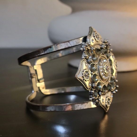 EXPRESS Cuff - Picture 3 of 6